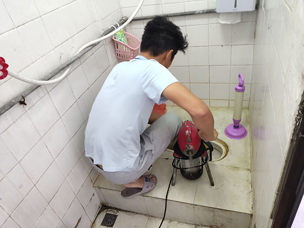 孟州管道堵塞冒臭气 专业师傅现场解决问题